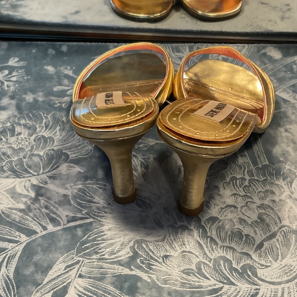 Steve Madden Metallic Gold Heels - Picture 3 of 6